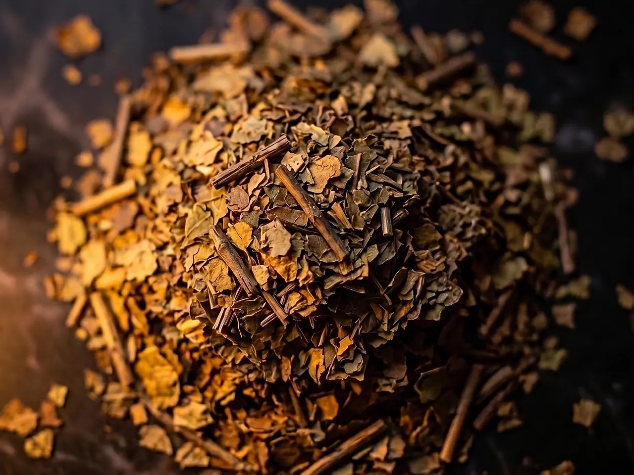 Molienda barbacuá: hoja mucho más oscura y tostada, con el color anaranjado que le deja el humo de leña.